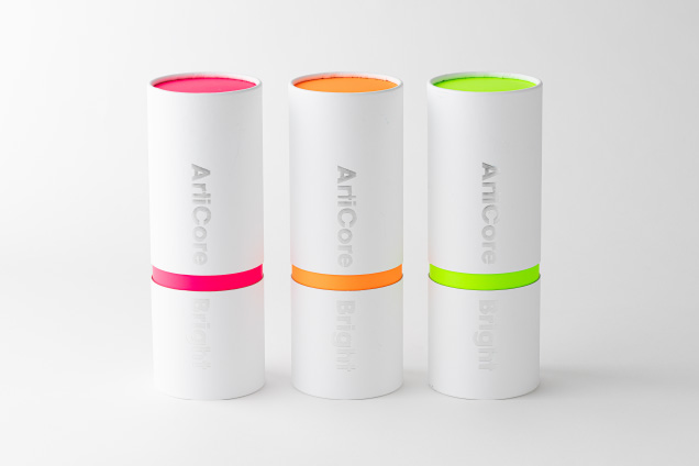 カラー展開された紙管パッケージ