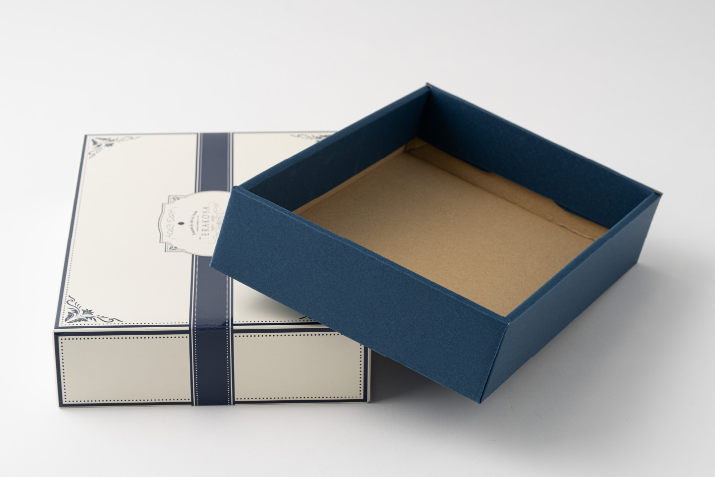 外側のミを内側に折り込む