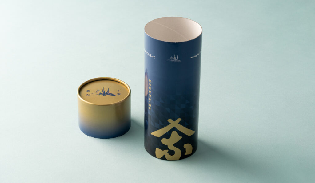 高級感のある紙管パッケージと取り外したフタ